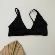 Load image into Gallery viewer, Weseloh Center Knot Top - Black