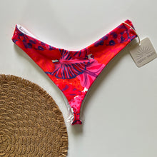 Load image into Gallery viewer, Maddyn Bottom - Aloha- M