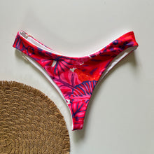 Load image into Gallery viewer, Maddyn Bottom - Aloha- M