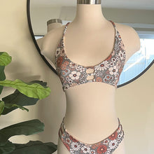 Load image into Gallery viewer, Center Strap Top - Floral- S